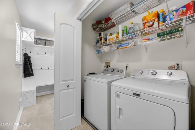 17 Yosemite Road, Howell, NJ 07731