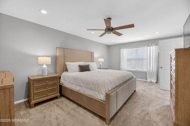 17 Yosemite Road, Howell, NJ 07731