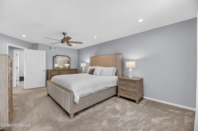 17 Yosemite Road, Howell, NJ 07731