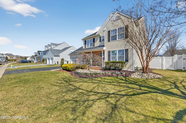17 Yosemite Road, Howell, NJ 07731