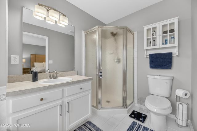 17 Yosemite Road, Howell, NJ 07731