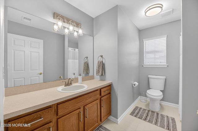 17 Yosemite Road, Howell, NJ 07731