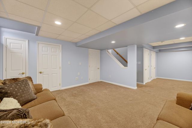 17 Yosemite Road, Howell, NJ 07731