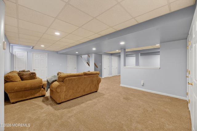 17 Yosemite Road, Howell, NJ 07731