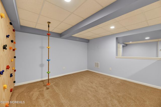 17 Yosemite Road, Howell, NJ 07731