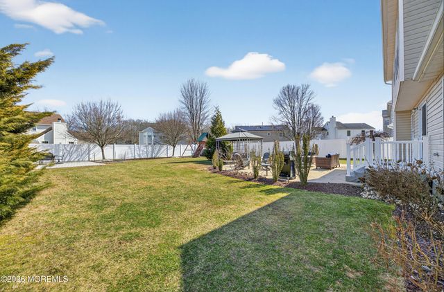 17 Yosemite Road, Howell, NJ 07731