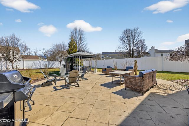 17 Yosemite Road, Howell, NJ 07731