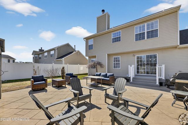 17 Yosemite Road, Howell, NJ 07731