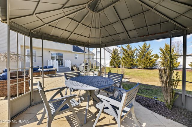 17 Yosemite Road, Howell, NJ 07731