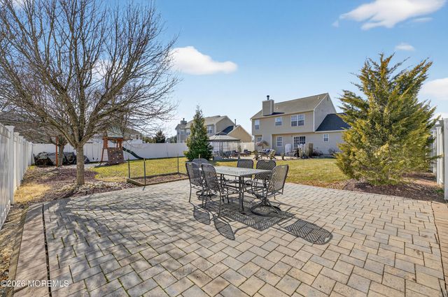 17 Yosemite Road, Howell, NJ 07731