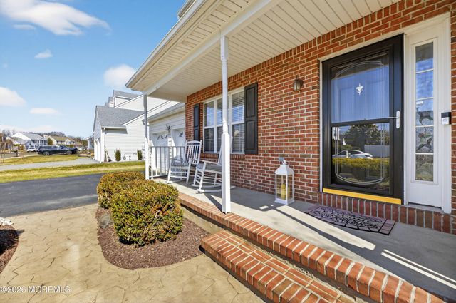 17 Yosemite Road, Howell, NJ 07731