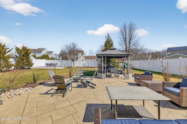 17 Yosemite Road, Howell, NJ 07731