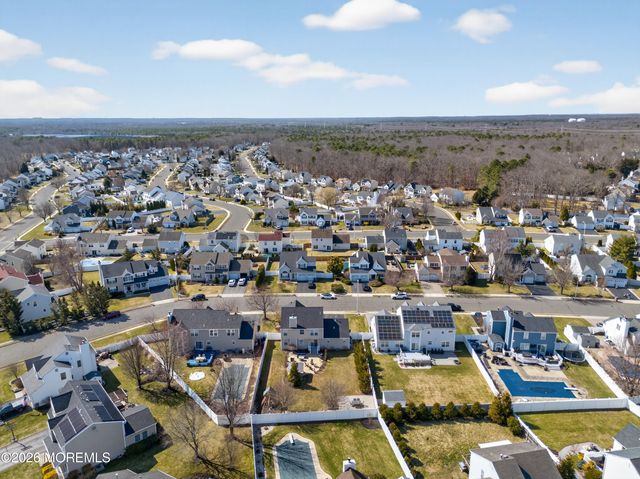 17 Yosemite Road, Howell, NJ 07731