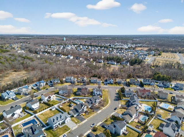 17 Yosemite Road, Howell, NJ 07731