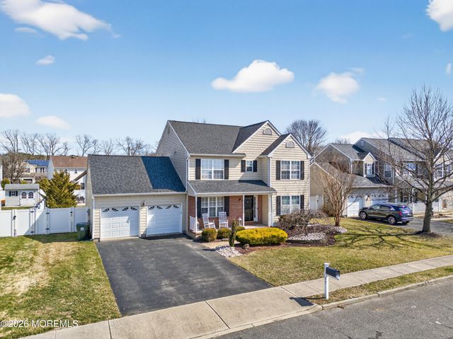 17 Yosemite Road, Howell, NJ 07731