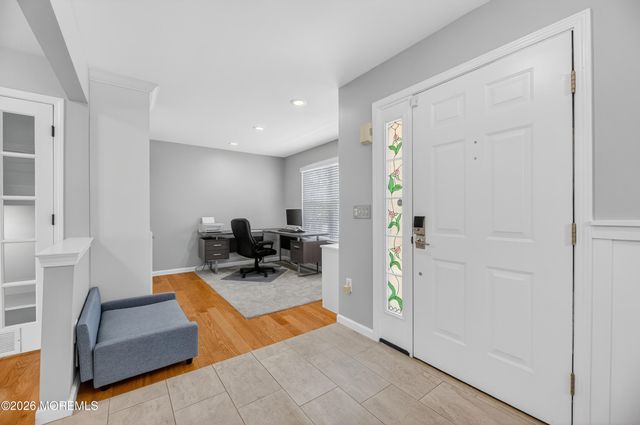 17 Yosemite Road, Howell, NJ 07731