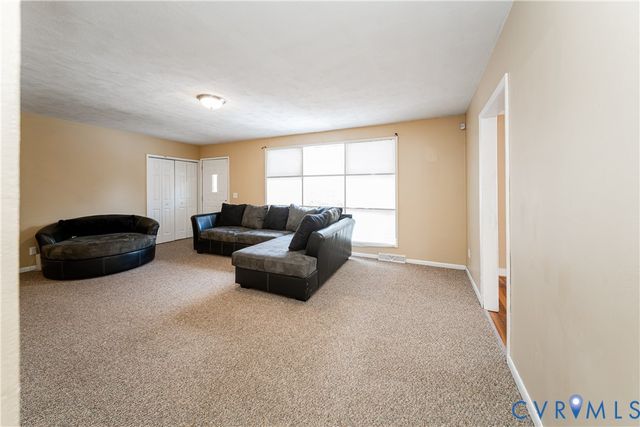 26746 Oxford Rd, Ruther Glen, VA 22546