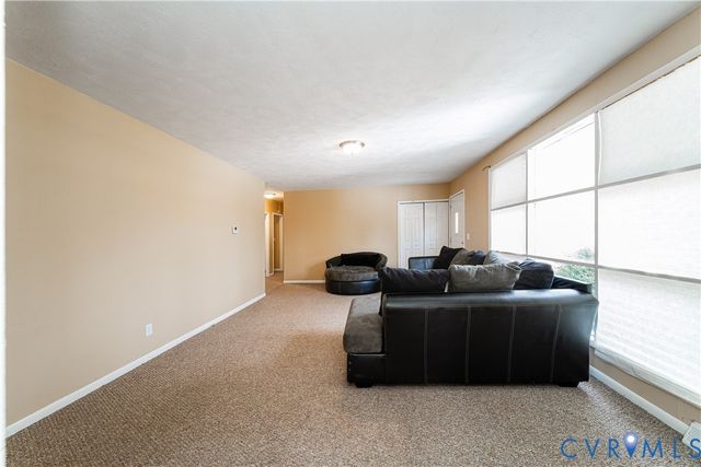 26746 Oxford Rd, Ruther Glen, VA 22546