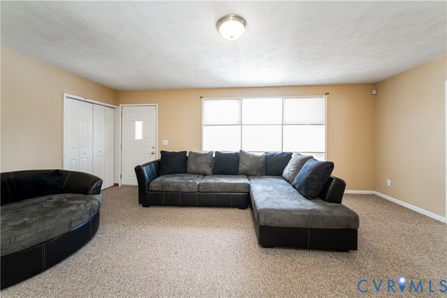 26746 Oxford Rd, Ruther Glen, VA 22546