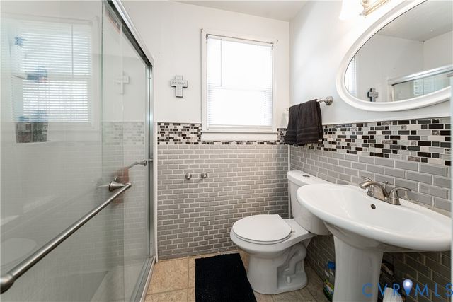 26746 Oxford Rd, Ruther Glen, VA 22546