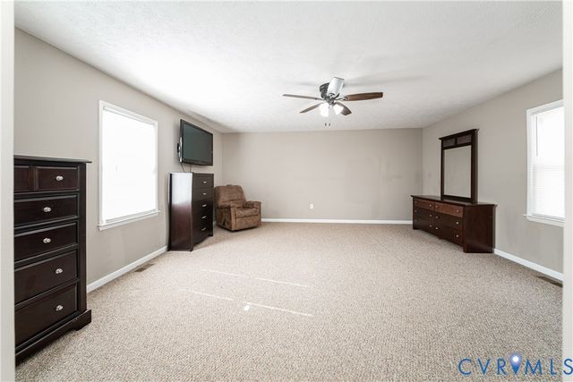 26746 Oxford Rd, Ruther Glen, VA 22546