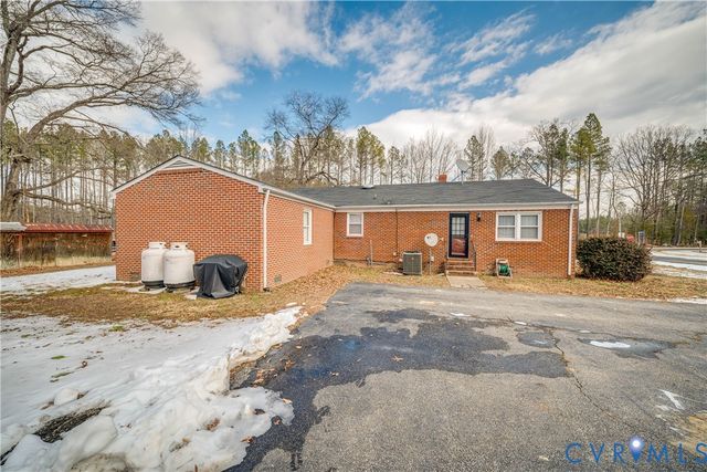 26746 Oxford Rd, Ruther Glen, VA 22546