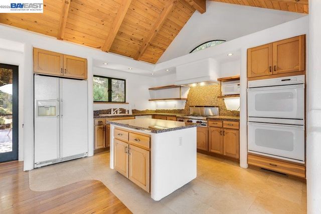 1302 Westview Dr, Berkeley, CA 94705