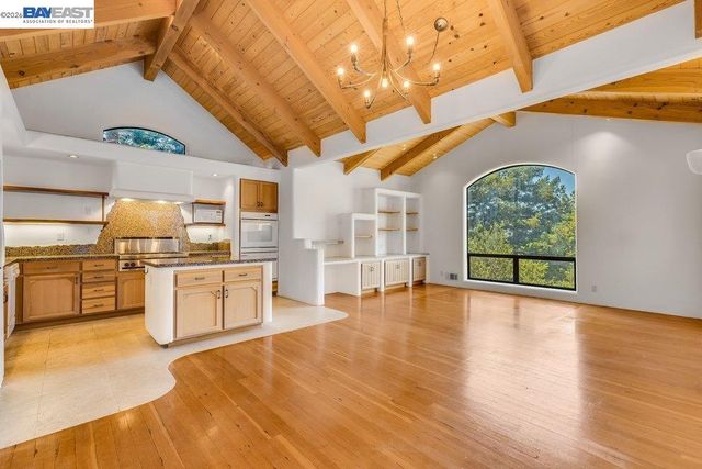 1302 Westview Dr, Berkeley, CA 94705