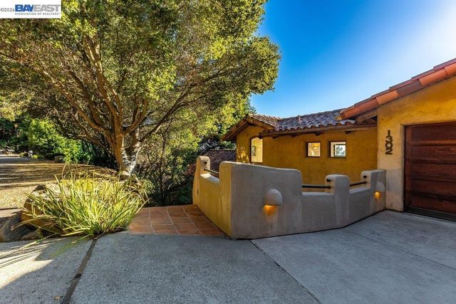 1302 Westview Dr, Berkeley, CA 94705