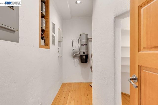 1302 Westview Dr, Berkeley, CA 94705