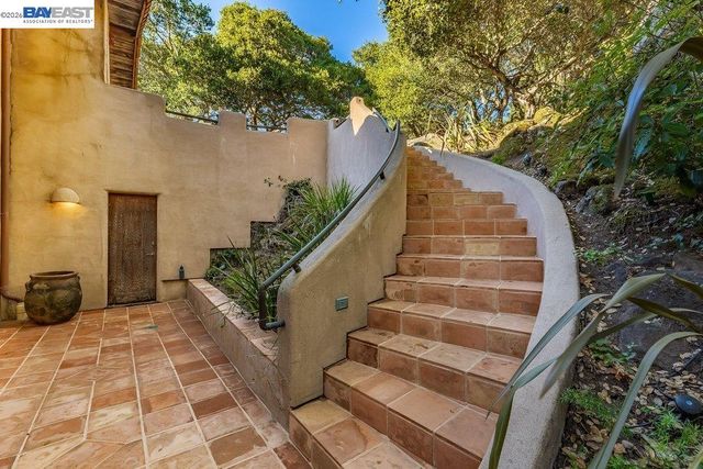 1302 Westview Dr, Berkeley, CA 94705