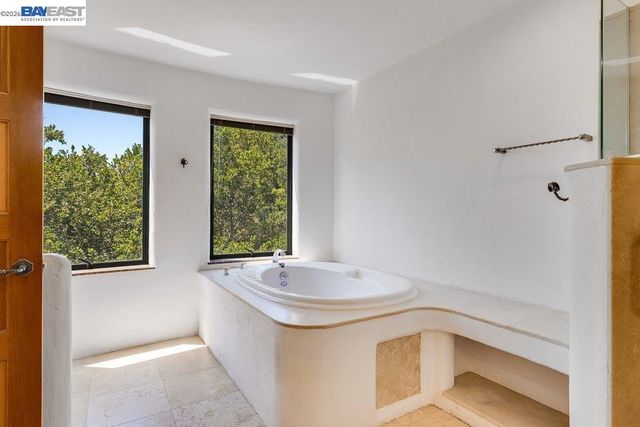 1302 Westview Dr, Berkeley, CA 94705
