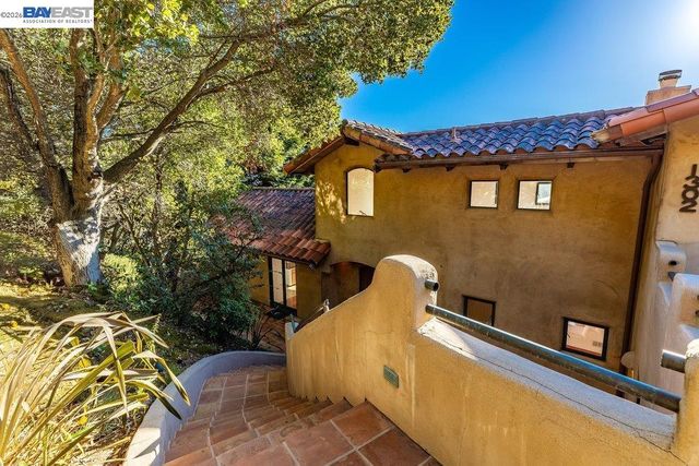 1302 Westview Dr, Berkeley, CA 94705