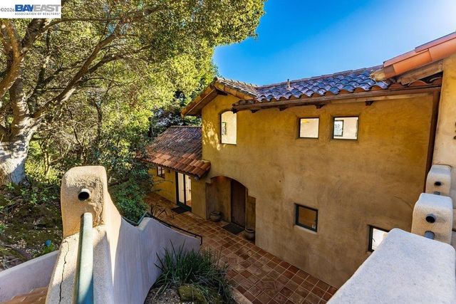 1302 Westview Dr, Berkeley, CA 94705