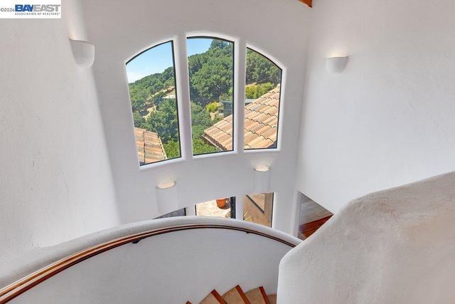 1302 Westview Dr, Berkeley, CA 94705