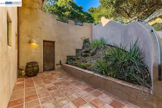 1302 Westview Dr, Berkeley, CA 94705