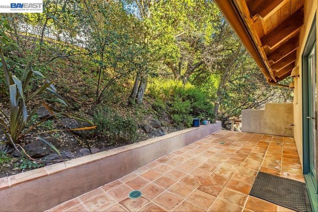 1302 Westview Dr, Berkeley, CA 94705