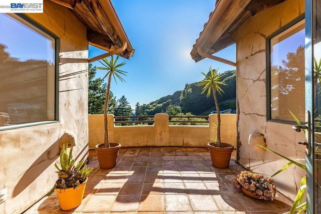 1302 Westview Dr, Berkeley, CA 94705