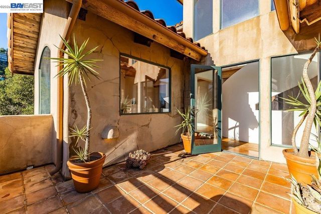1302 Westview Dr, Berkeley, CA 94705