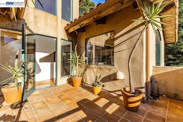 1302 Westview Dr, Berkeley, CA 94705