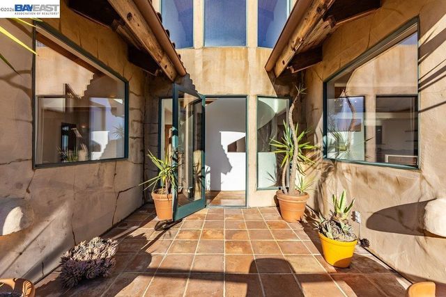 1302 Westview Dr, Berkeley, CA 94705