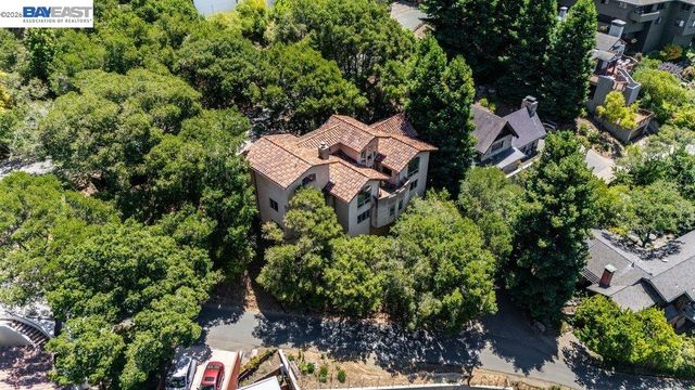 1302 Westview Dr, Berkeley, CA 94705