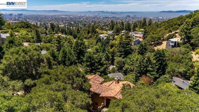 1302 Westview Dr, Berkeley, CA 94705