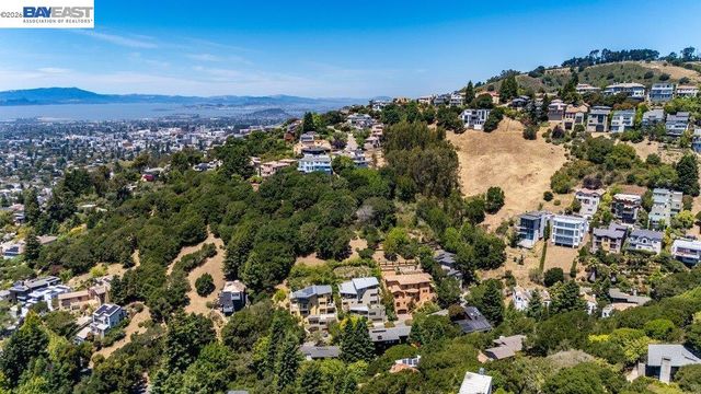 1302 Westview Dr, Berkeley, CA 94705