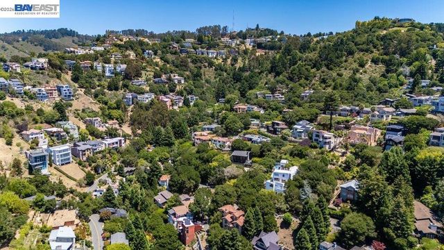 1302 Westview Dr, Berkeley, CA 94705