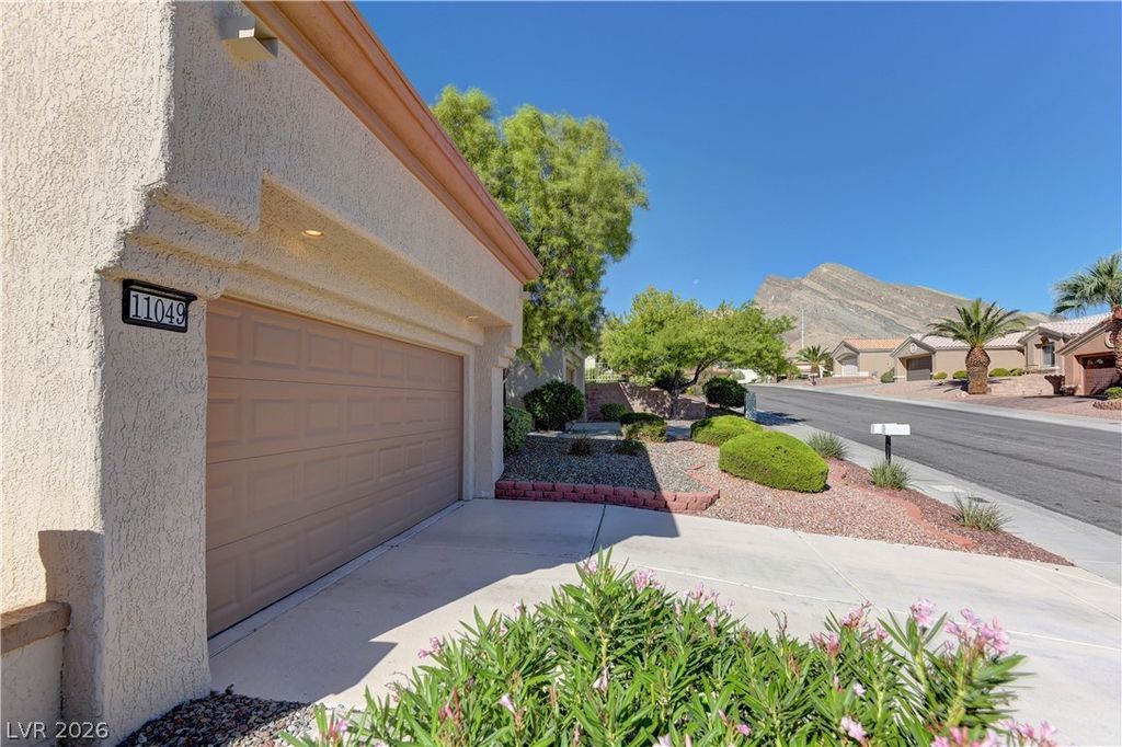 11049 Clear Meadows Drive, Las Vegas, NV 89134 — photo 4