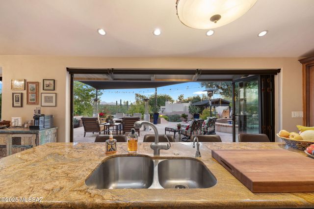 4425 N Hacienda Del Sol Road, Tucson, AZ 85718