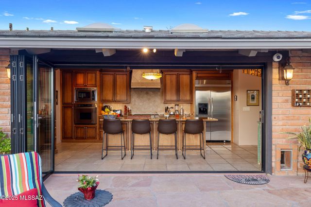 4425 N Hacienda Del Sol Road, Tucson, AZ 85718