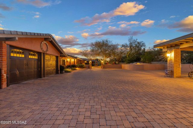 4425 N Hacienda Del Sol Road, Tucson, AZ 85718