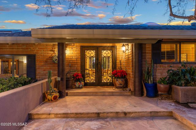 4425 N Hacienda Del Sol Road, Tucson, AZ 85718